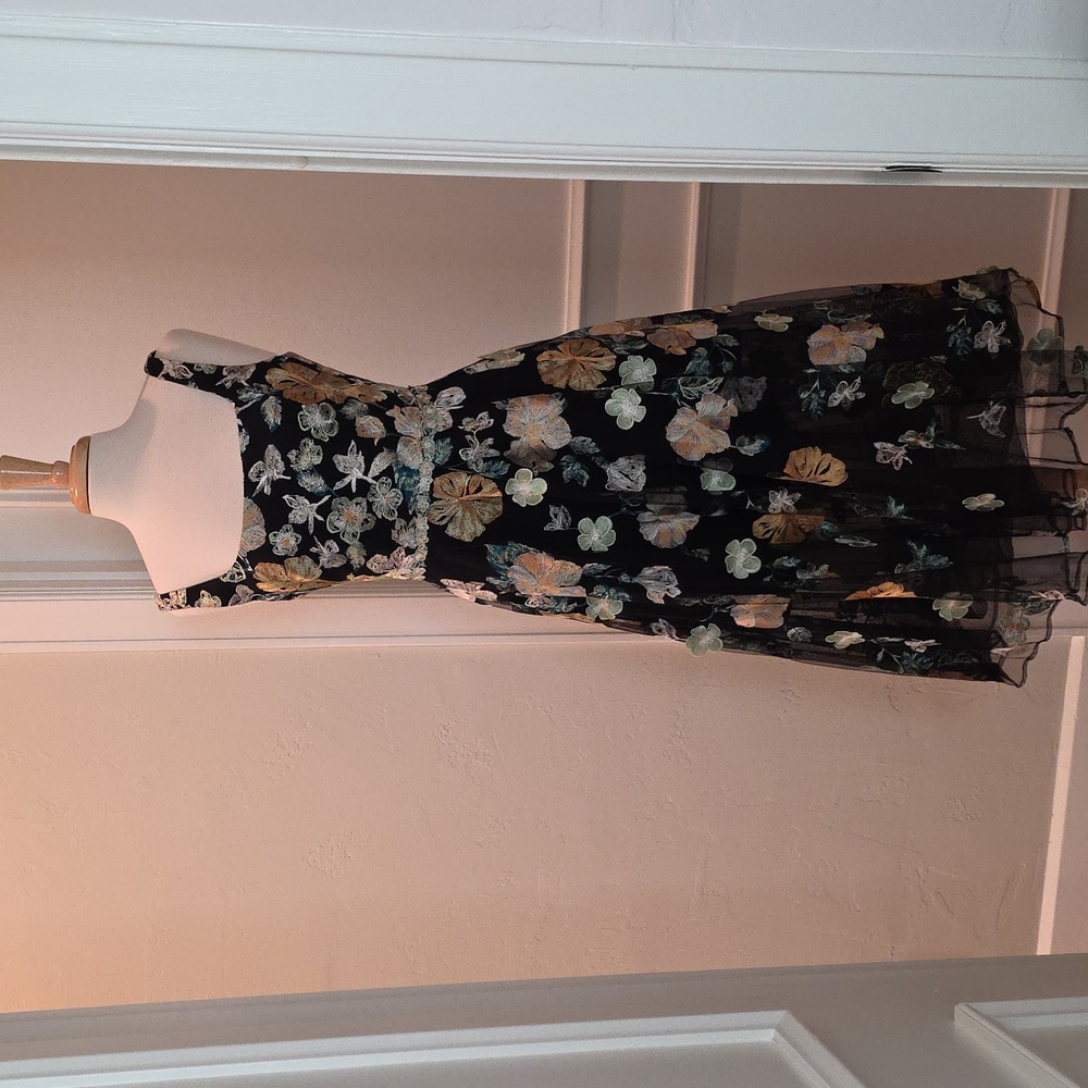 Marchesa Notte Floral Applique 3D Embroidered Tea Length Gown Tulle Size 8 - Picture 5 of 17